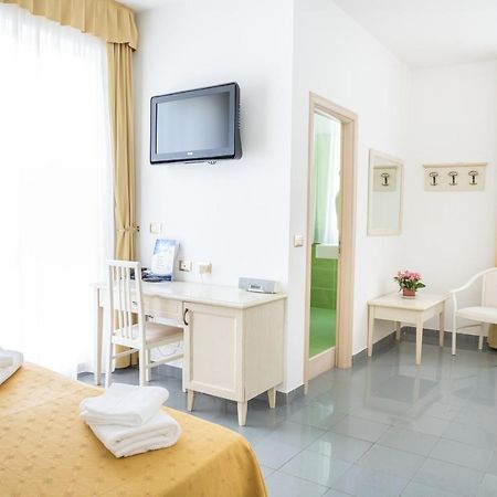 Hotel Marechiaro - Direttamente Sul Mare San Menaio Zewnętrze zdjęcie