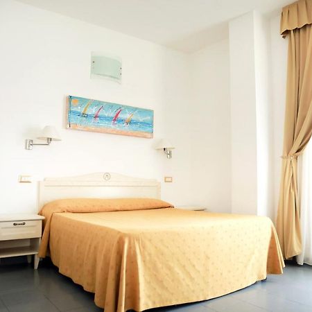 Hotel Marechiaro - Direttamente Sul Mare San Menaio Zewnętrze zdjęcie